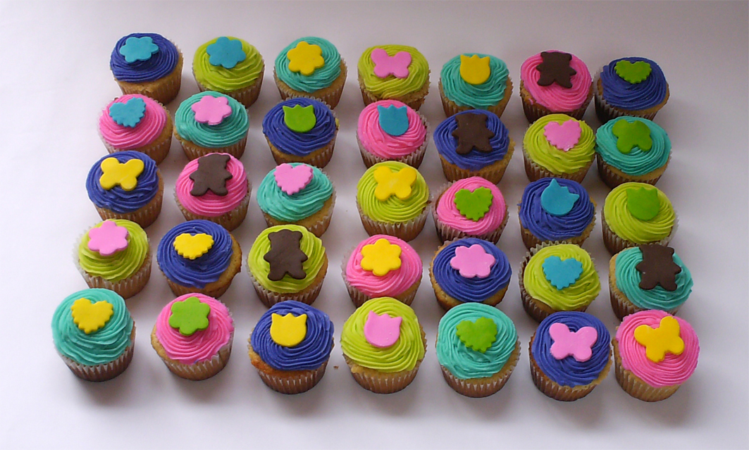 Saqueo aplausos Herencia cupcakes para niñas cumpleaños construir Ambos ...