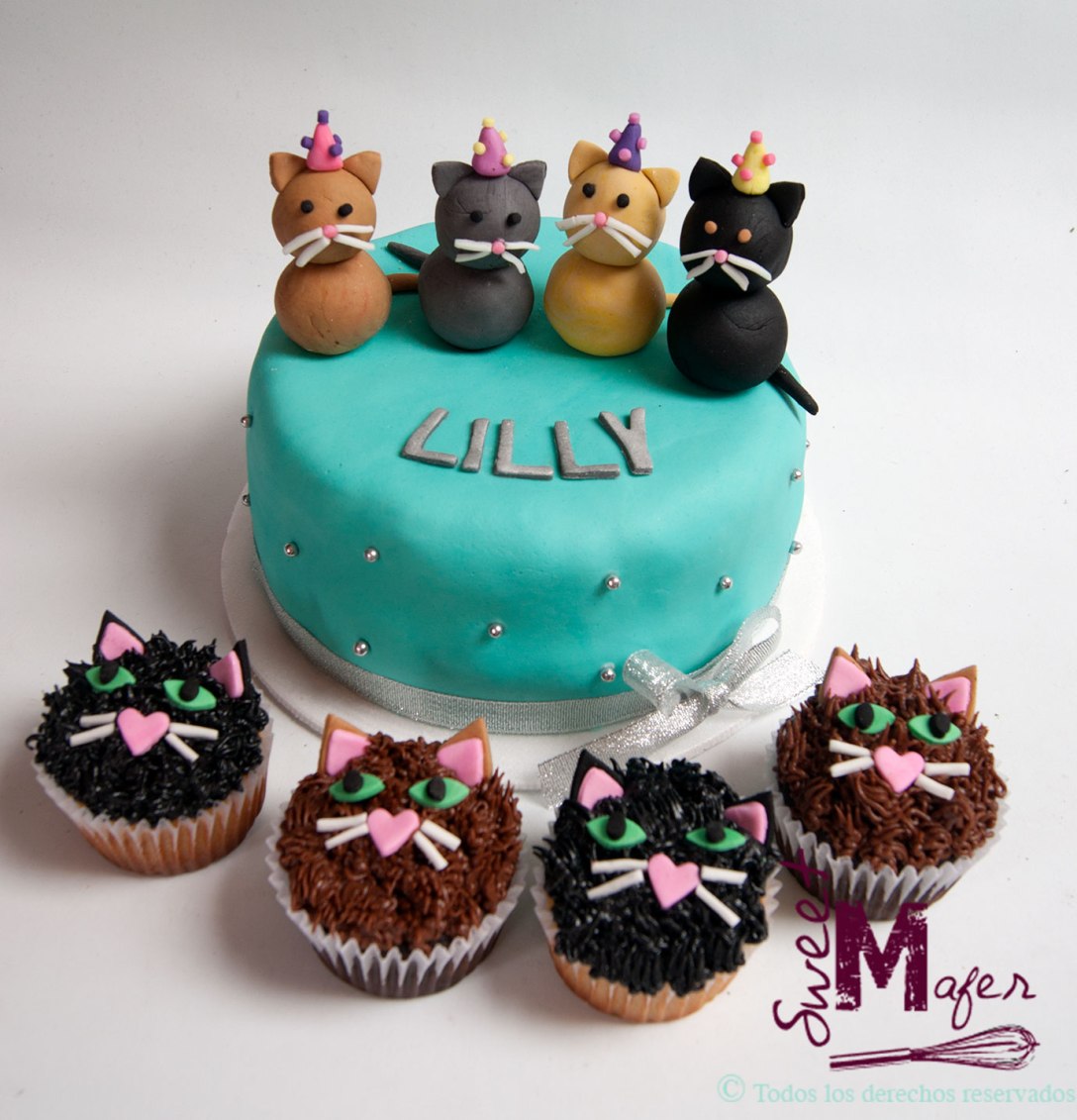 Torta y cupcakes gatos